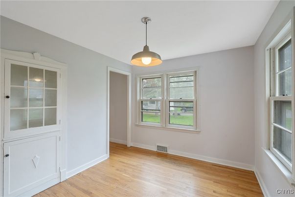 Empty room, Interior, Pendant Lights, Wood Texture Flooring