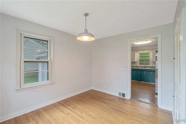 Empty room, Interior, Pendant Lights, Wood Texture Flooring