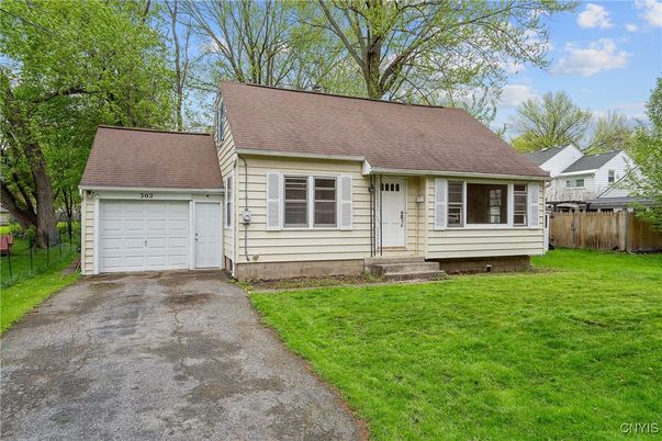 Attached, Exterior, Facade, Cape Cod