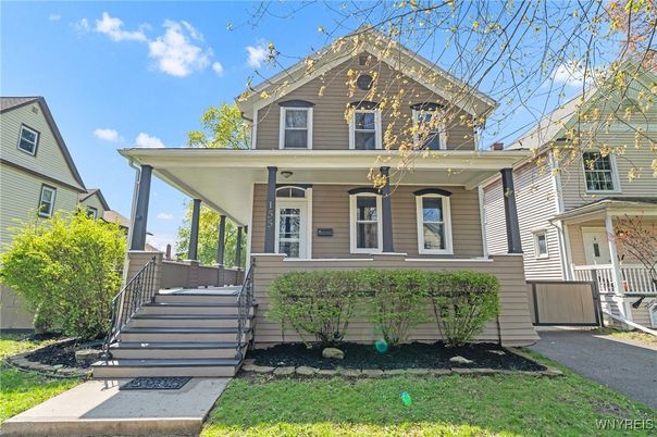 Exterior, Facade, Queen Anne Victorian