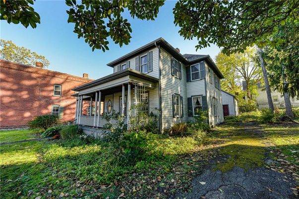 Backyard, Exterior, Facade, Queen Anne Victorian