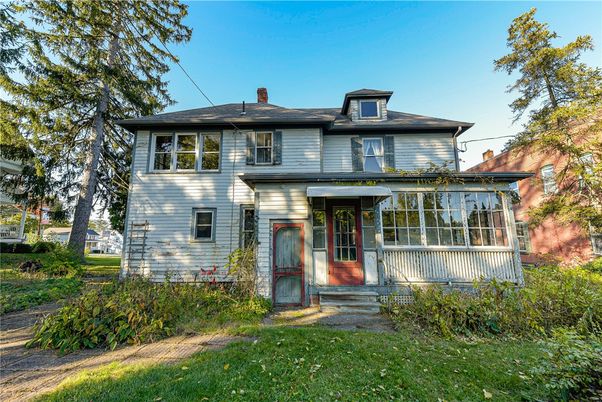 Exterior, Facade, American Foursquare