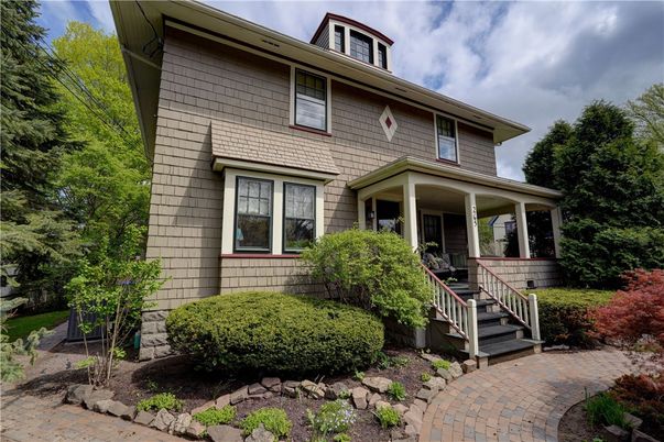 Exterior, Facade, American Foursquare