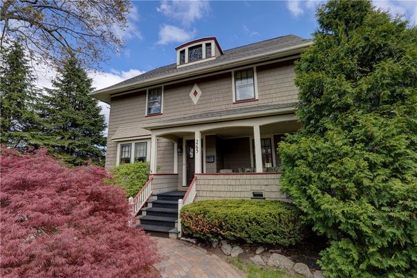 Exterior, Facade, American Foursquare