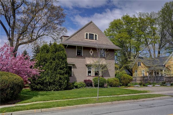 Exterior, Facade, Queen Anne Victorian