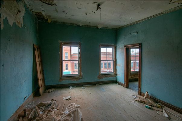 Empty room, Interior