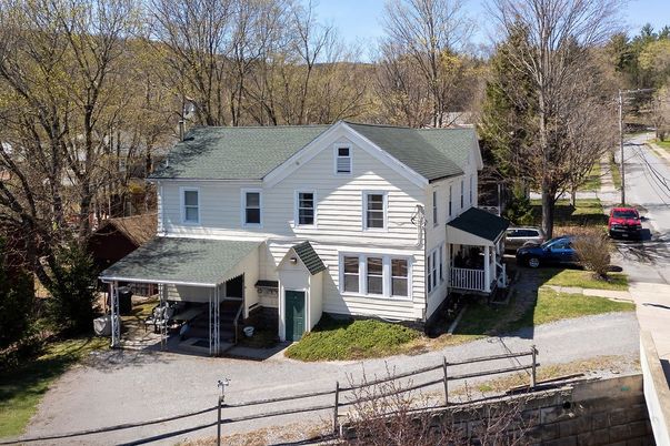 Exterior, Facade, Farmhouse