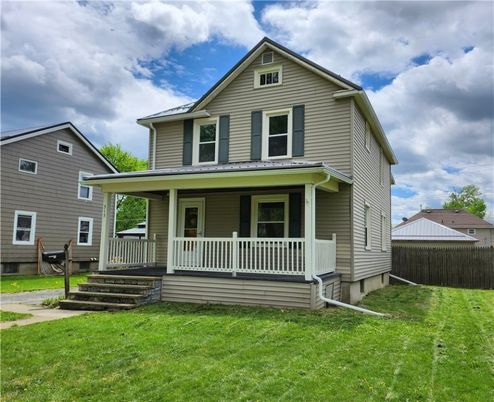 Exterior, Facade, Queen Anne Victorian