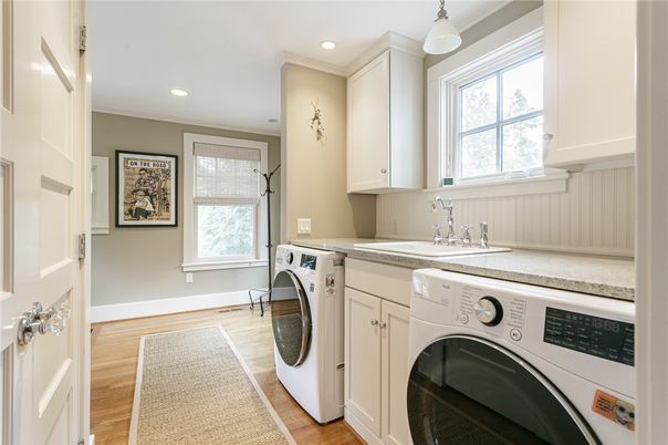 Interior, Recessed Lighting, Washer, Wood Texture Flooring
