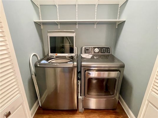 Interior, Utility Closets, Washer, Wood Texture Flooring