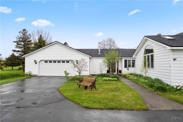 Attached, Exterior, Facade, Ranch