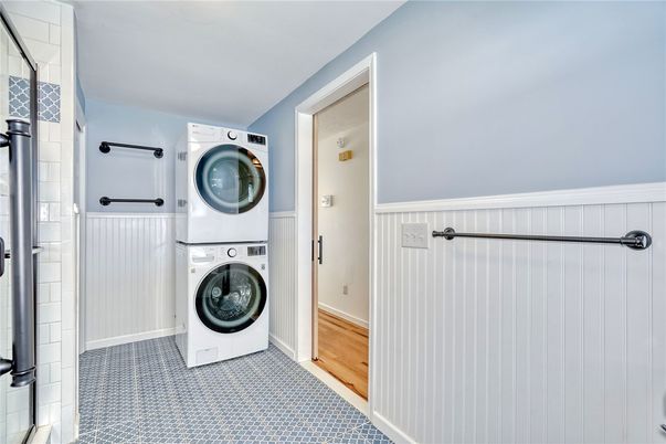 Interior, Utility Closets, Washer, Wood Texture Flooring