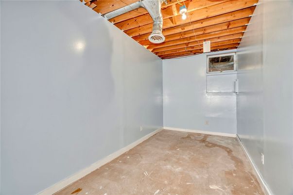 Empty room, Interior, Wooden Beams, Wooden Ceilings