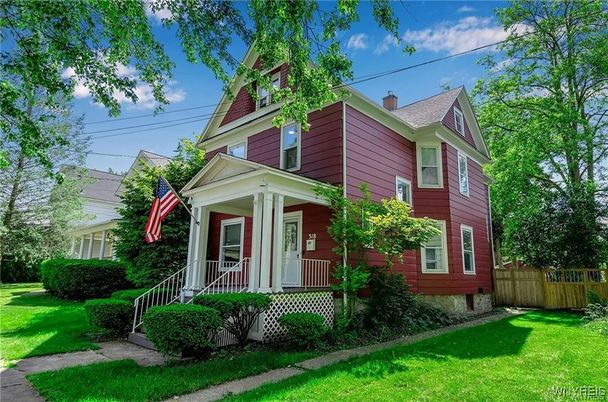 Exterior, Facade, Queen Anne Victorian