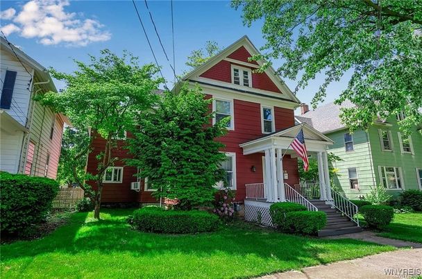Exterior, Facade, Queen Anne Victorian