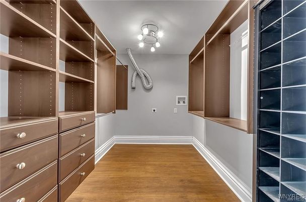 Interior, Walk-in Closets, Wood Texture Flooring