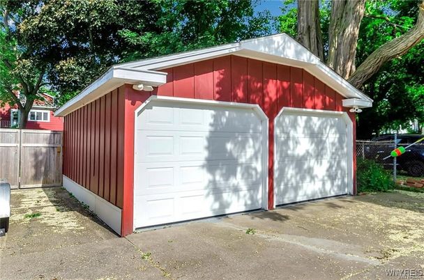 Detached Garage, Exterior