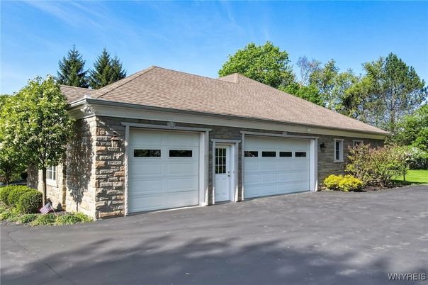 Detached Garage, Exterior