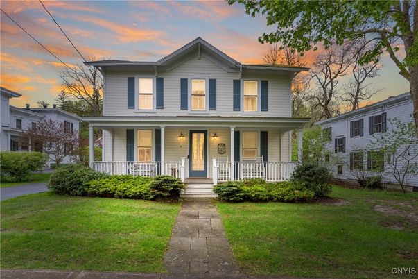 Exterior, Facade, American Foursquare