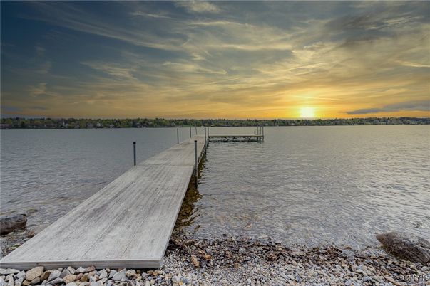 Exterior, Lake