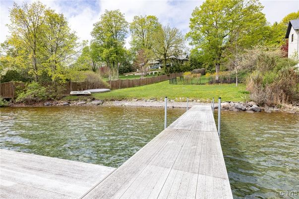 Exterior, Lake
