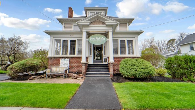 Exterior, Facade, Brick Facade, American Foursquare