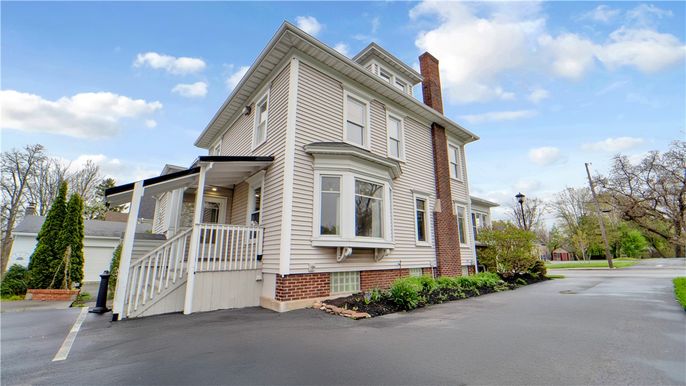 Exterior, Facade, Brick Facade, Queen Anne Victorian
