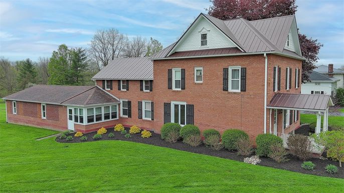 Exterior, Facade, Brick Facade, Brick Traditional