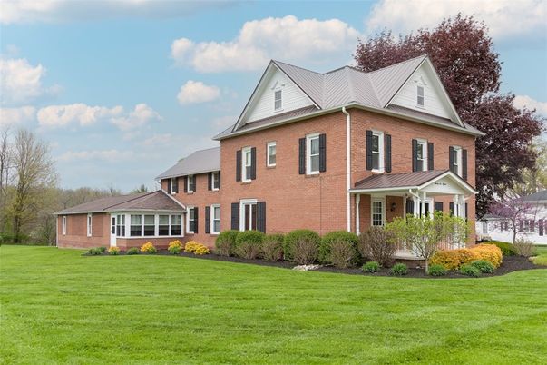Exterior, Facade, Brick Facade, Georgian