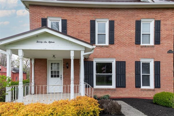 Exterior, Facade, Brick Facade, Georgian