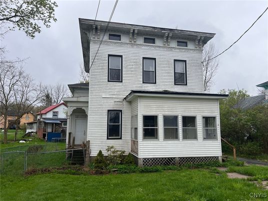 Backyard, Exterior, Facade, American Foursquare