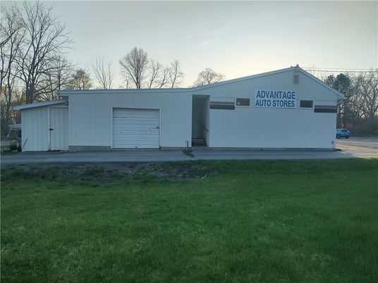 Attached, Exterior, Facade, None