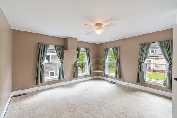 Empty room, Interior