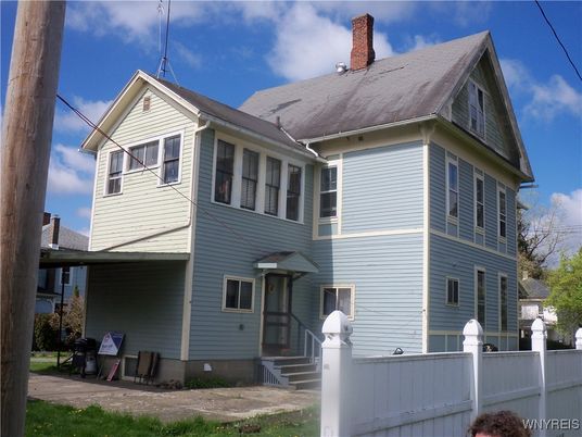 Exterior, Facade, Queen Anne Victorian