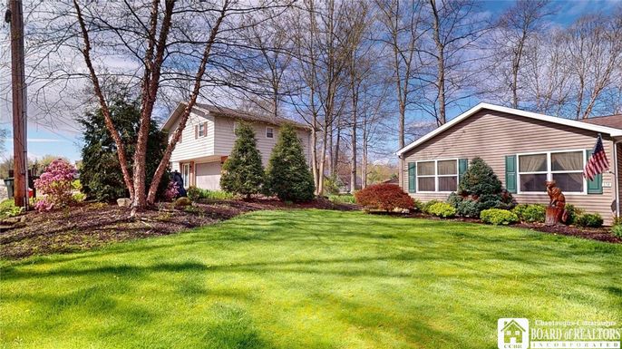 Attached, Backyard, Exterior, Facade, Split Level