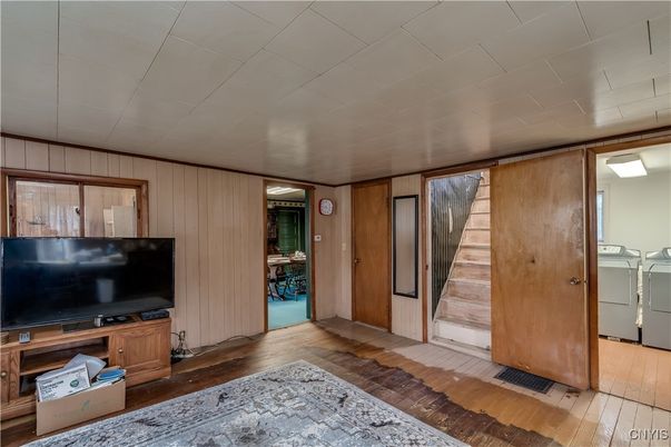 Interior, Washer, Wood Texture Flooring
