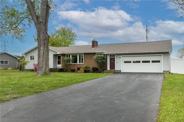 Attached, Exterior, Facade, Brick Facade, Ranch