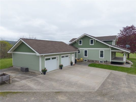 Attached, Exterior, Facade, Ranch