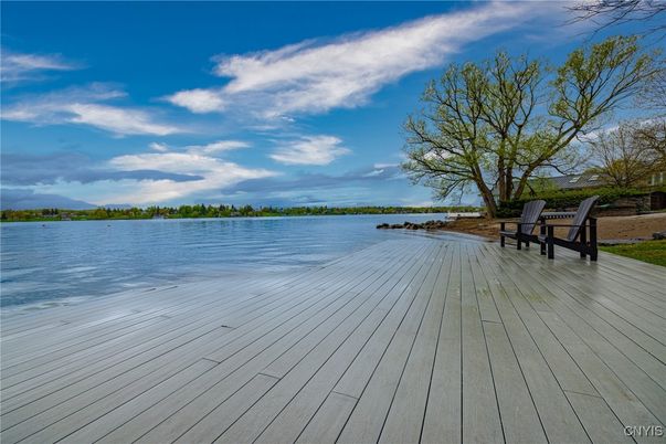 Exterior, Lake