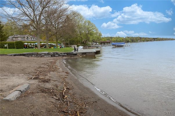 Exterior, Lake