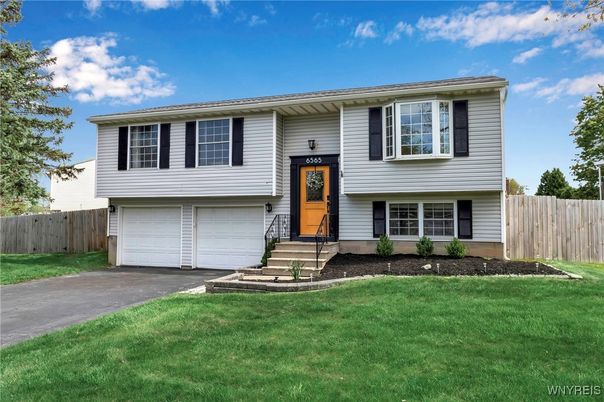 Attached, Exterior, Facade, Raised Ranch