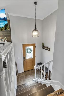 Interior, Pendant Lights, Wood Texture Flooring