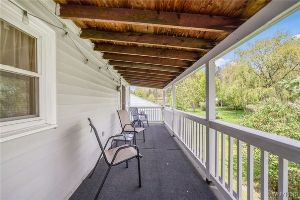 Exterior, Wooden Beams