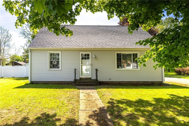 Exterior, Facade, Cape Cod