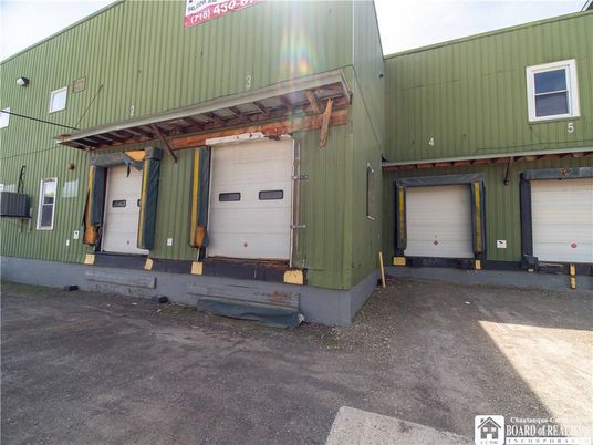 Attached, Exterior, Facade, None