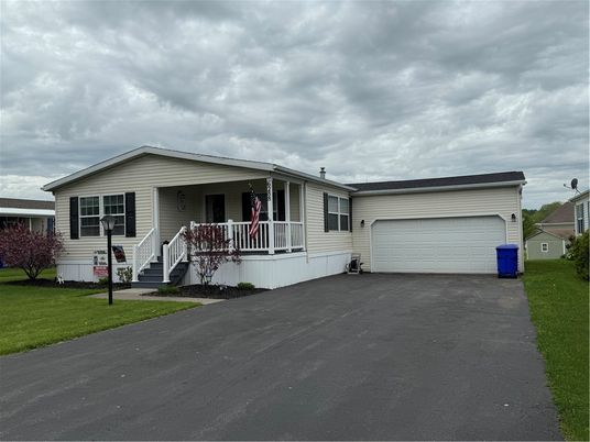 Attached, Exterior, Facade, Ranch