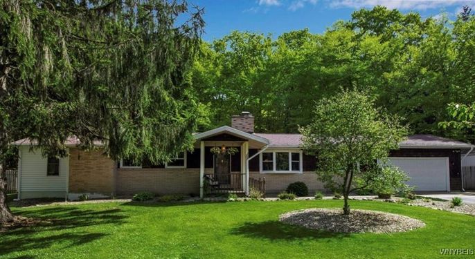 Attached, Backyard, Exterior, Facade, Brick Facade, Ranch