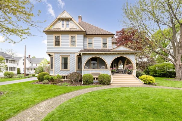 Backyard, Exterior, Facade, Queen Anne Victorian