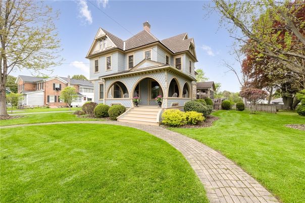 Backyard, Exterior, Facade, Queen Anne Victorian