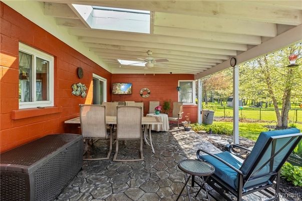 Dining room, Exterior